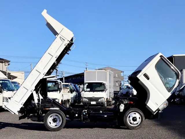 三菱 キャンター TPG-FBA30(2WD)の写真12