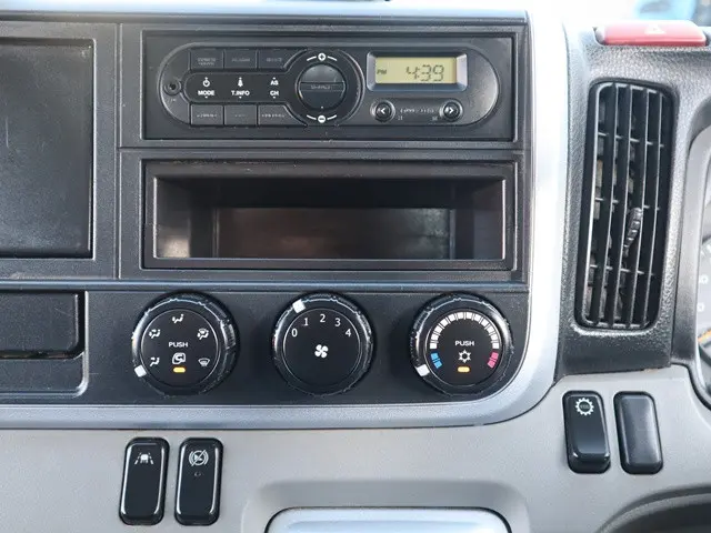 三菱 キャンター TPG-FBA30(2WD)の写真36