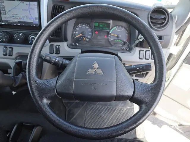 三菱 キャンター 2RG-FBA20(2WD)の写真4