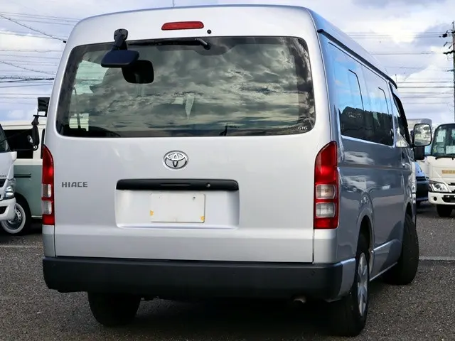 トヨタ ハイエース 3BA-TRH214W(2WD)の写真3