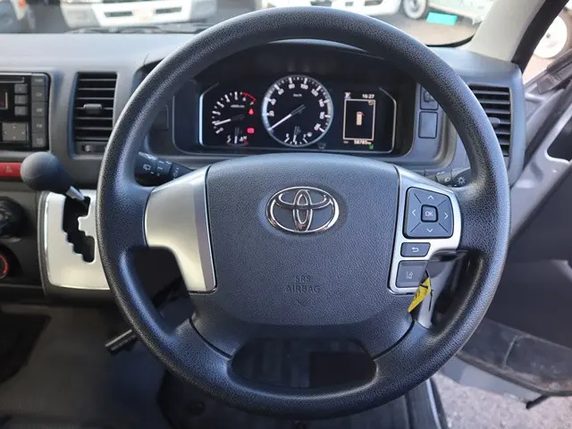 トヨタ ハイエース 3BA-TRH214W(2WD)の写真4