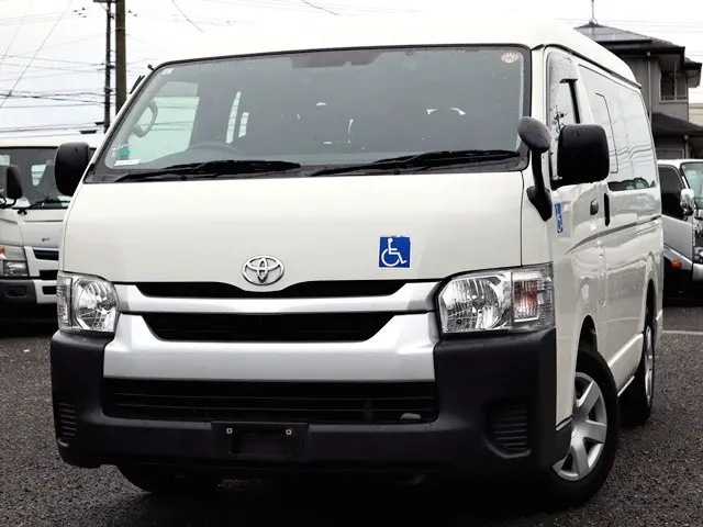 トヨタ ハイエース 3BA-TRH214W(2WD)の写真1