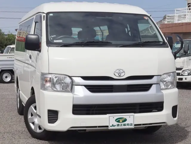 トヨタ ハイエース 3BA-TRH214W(2WD)の写真4