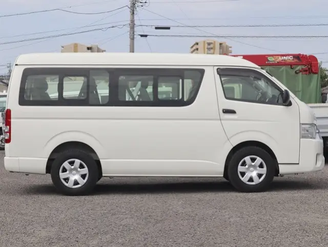 トヨタ ハイエース 3BA-TRH214W(2WD)の写真8