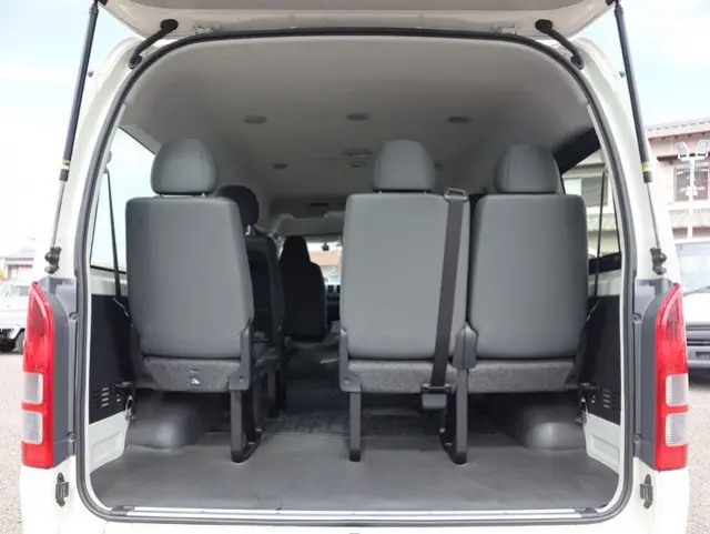 トヨタ ハイエース 3BA-TRH214W(2WD)の写真12