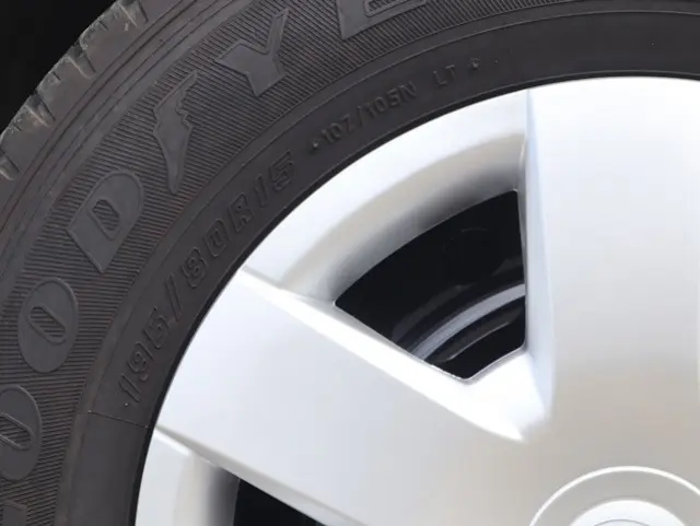 トヨタ ハイエース 3BA-TRH214W(2WD)の写真16
