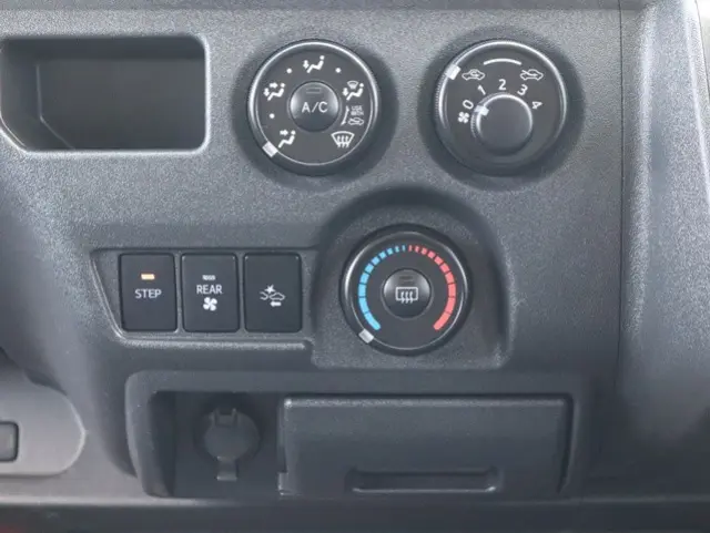 トヨタ ハイエース 3BA-TRH214W(2WD)の写真36