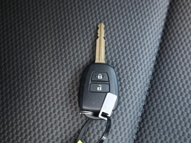 トヨタ ハイエース 3BA-TRH214W(2WD)の写真40