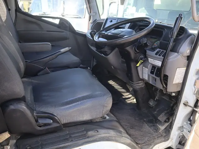 三菱 キャンター TPG-FBA60(2WD)の写真31