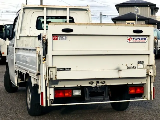 トヨタ ライトエーストラック DBF-S402U改(2WD)の写真2