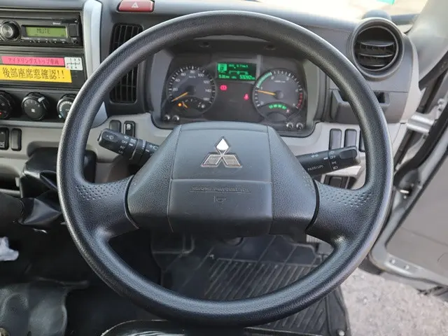 三菱 キャンター 2RG-FBA20(2WD)の写真4
