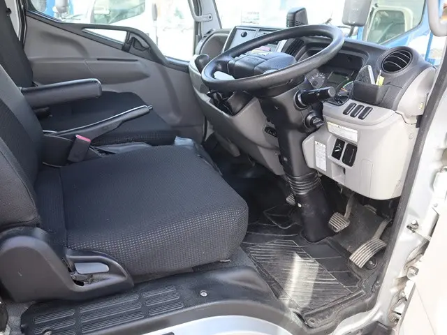三菱 キャンター 2RG-FBA20(2WD)の写真28