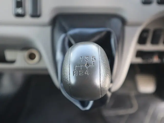 三菱 キャンター 2RG-FBA20(2WD)の写真38