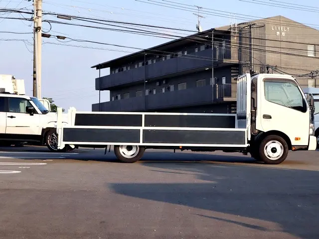 日野 デュトロ TPG-XZU710M(2WD)の写真10