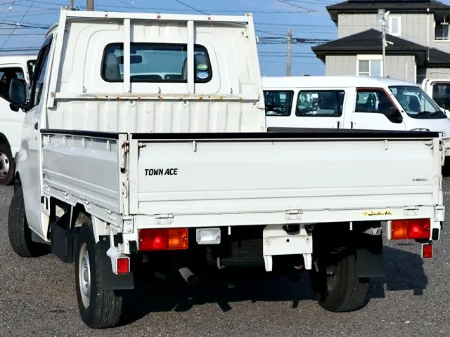 トヨタ タウンエーストラック DBF-S402U(2WD)の写真2