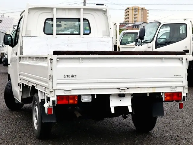 トヨタ ライトエーストラック DBF-S402U(2WD)の写真2