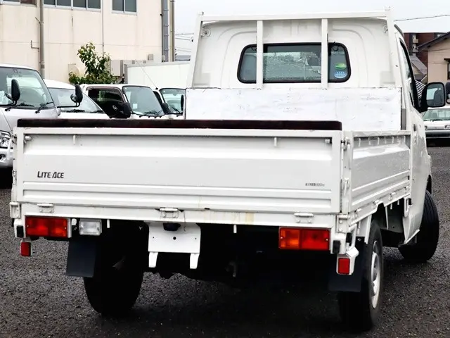 トヨタ ライトエーストラック DBF-S402U(2WD)の写真3