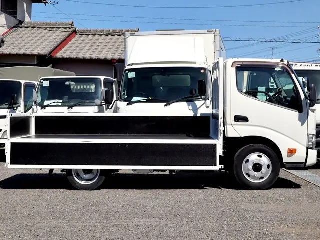トヨタ ダイナ 2RG-XZU605(2WD)の写真10