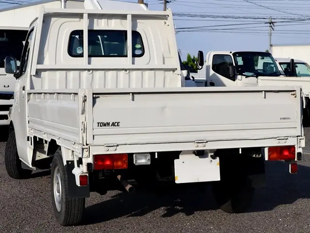 トヨタ タウンエーストラック DBF-S402U(2WD)の写真2