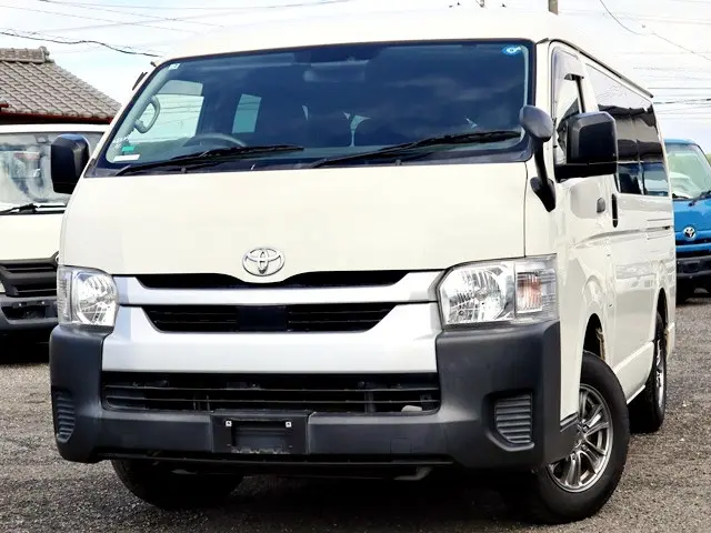 トヨタ ハイエース 3BA-TRH219W(4WD)の写真1