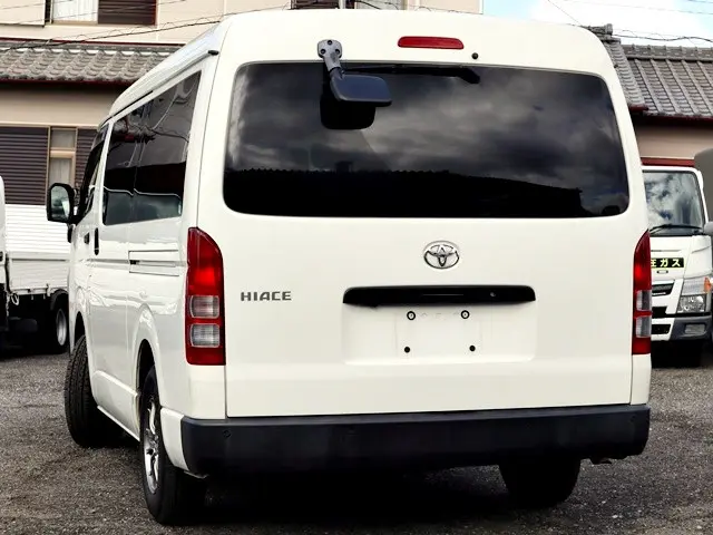 トヨタ ハイエース 3BA-TRH219W(4WD)の写真2