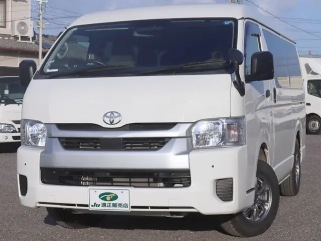 トヨタ ハイエース 3BA-TRH219W(4WD)の写真2