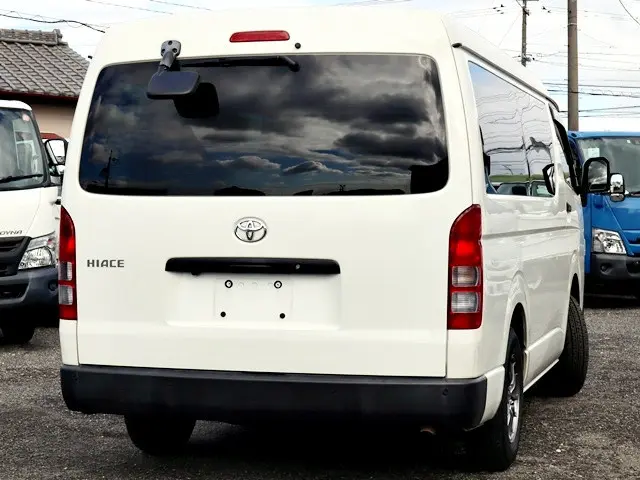 トヨタ ハイエース 3BA-TRH219W(4WD)の写真3