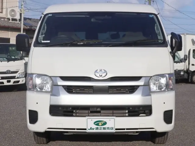 トヨタ ハイエース 3BA-TRH219W(4WD)の写真3