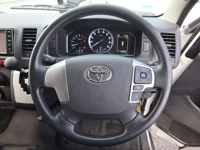 トヨタ ハイエース 3BA-TRH219W(4WD)の写真4