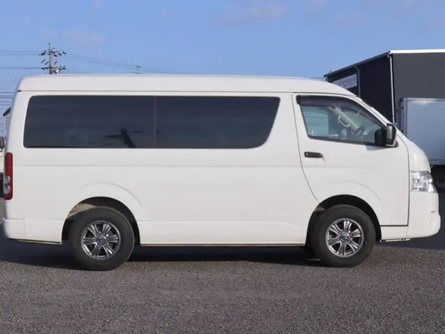 トヨタ ハイエース 3BA-TRH219W(4WD)の写真8