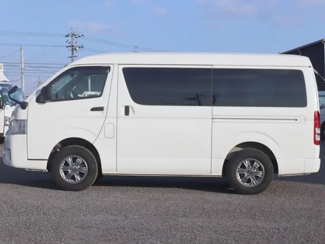 トヨタ ハイエース 3BA-TRH219W(4WD)の写真9