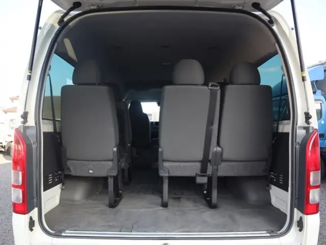 トヨタ ハイエース 3BA-TRH219W(4WD)の写真12