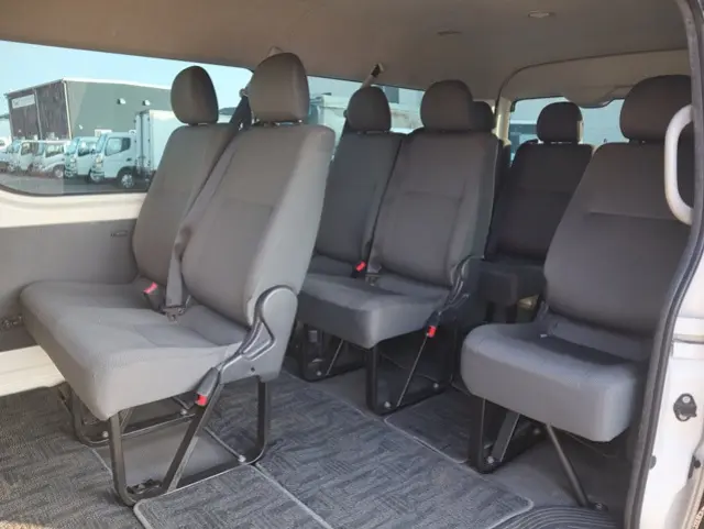 トヨタ ハイエース 3BA-TRH219W(4WD)の写真27