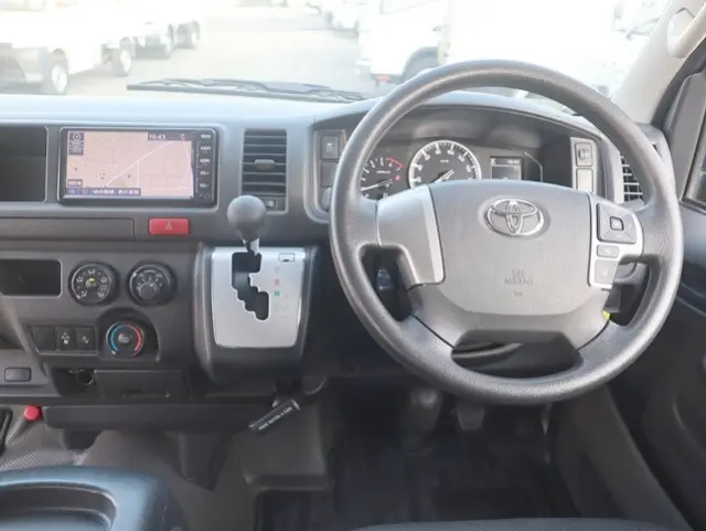 トヨタ ハイエース 3BA-TRH219W(4WD)の写真28