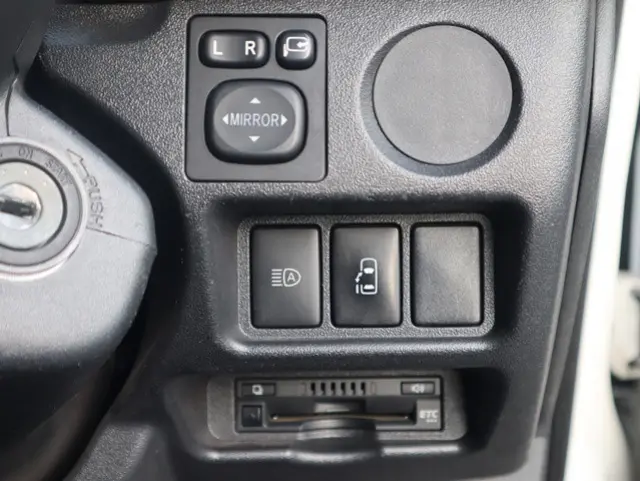 トヨタ ハイエース 3BA-TRH219W(4WD)の写真38