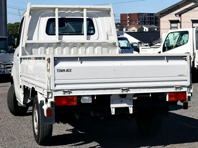 トヨタ ライトエーストラック 5BF-S403U(2WD)の写真2