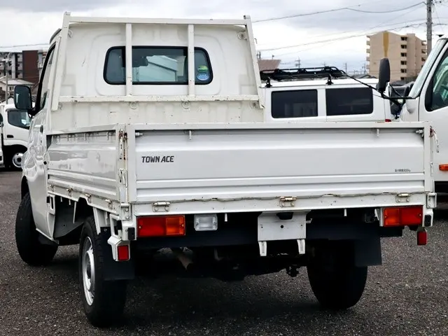 トヨタ タウンエーストラック 5BF-S403U(2WD)の写真2