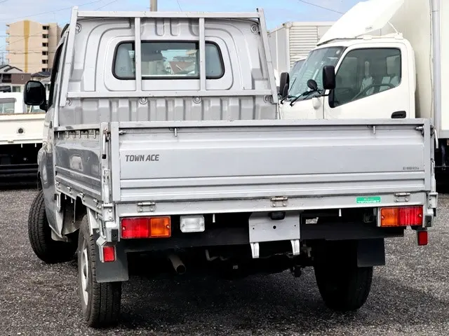 トヨタ タウンエーストラック 5BF-S403U(2WD)の写真2