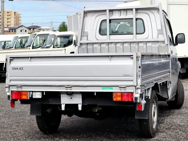 トヨタ タウンエーストラック 5BF-S403U(2WD)の写真3