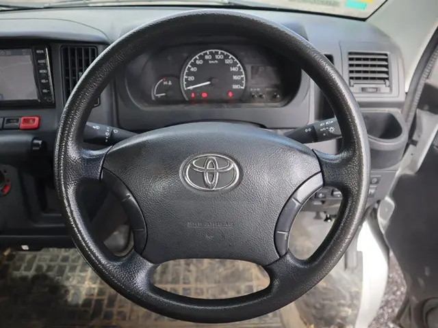 トヨタ タウンエーストラック 5BF-S403U(2WD)の写真4