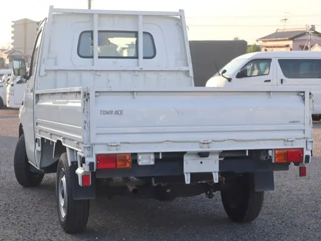 トヨタ タウンエーストラック 5BF-S403U(2WD)の写真2