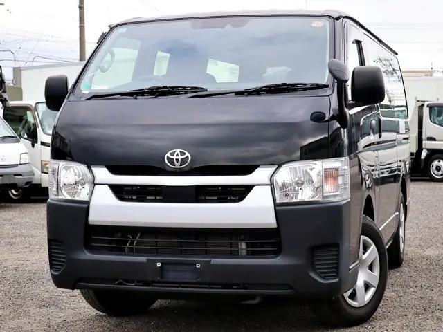 トヨタ ハイエースバン 3DF-GDH201V(2WD)の写真1