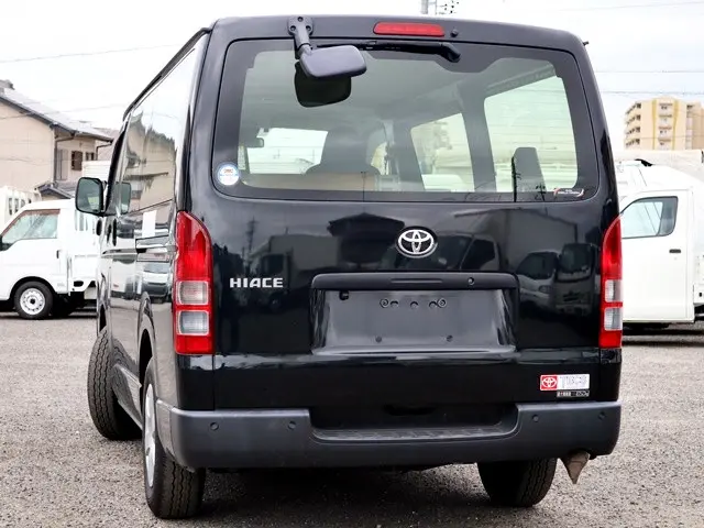トヨタ ハイエースバン 3DF-GDH201V(2WD)の写真2