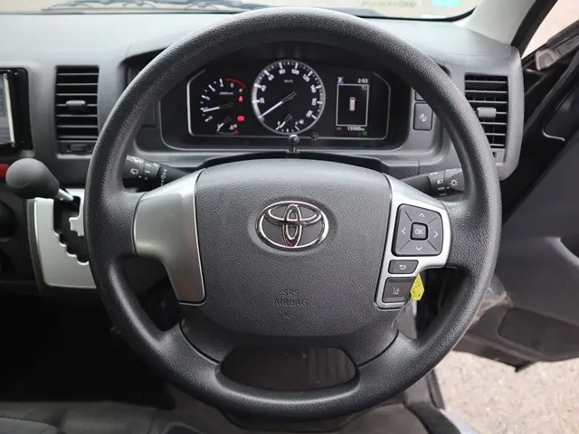 トヨタ ハイエースバン 3DF-GDH201V(2WD)の写真4