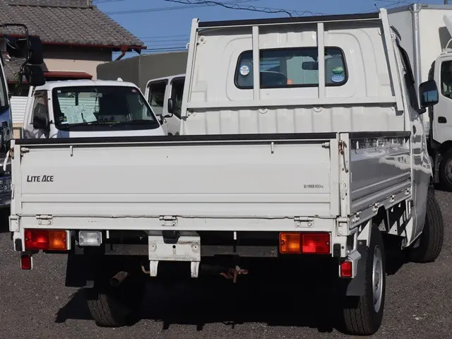 トヨタ ライトエーストラック DBF-S402U(2WD)の写真2