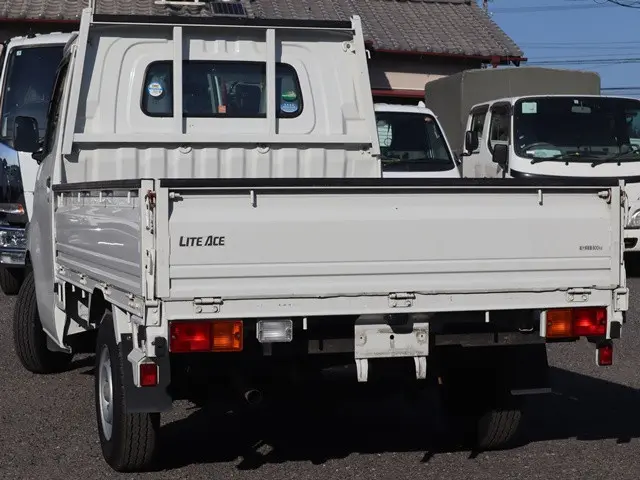 トヨタ ライトエーストラック DBF-S402U(2WD)の写真3