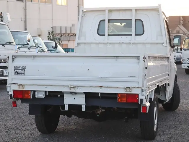 トヨタ タウンエーストラック 5BF-S403U(2WD)の写真2