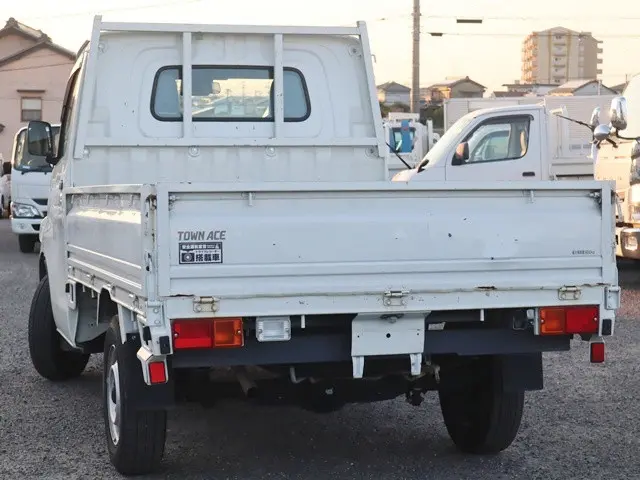 トヨタ タウンエーストラック 5BF-S403U(2WD)の写真3
