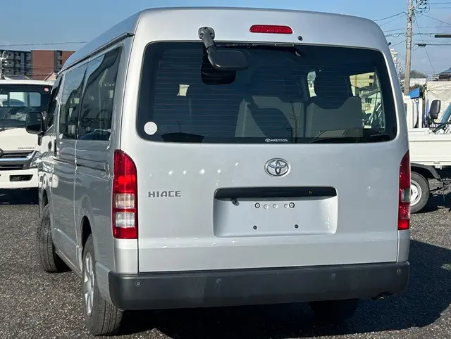 トヨタ ハイエース 3BA-TRH219W(4WD)の写真2