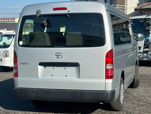 トヨタ ハイエース 3BA-TRH219W(4WD)の写真3